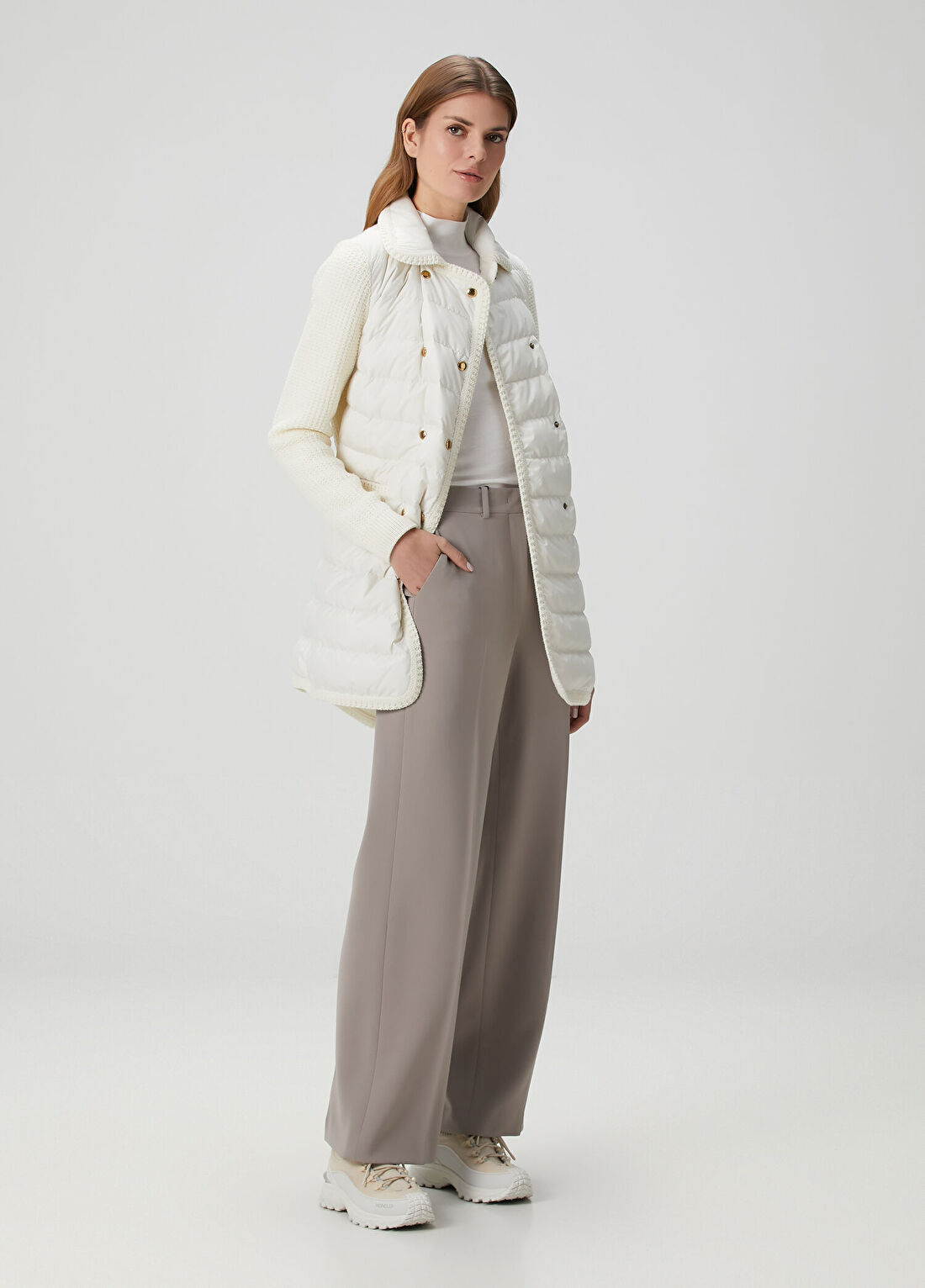 Moncler Beyaz Ceket görsel 2