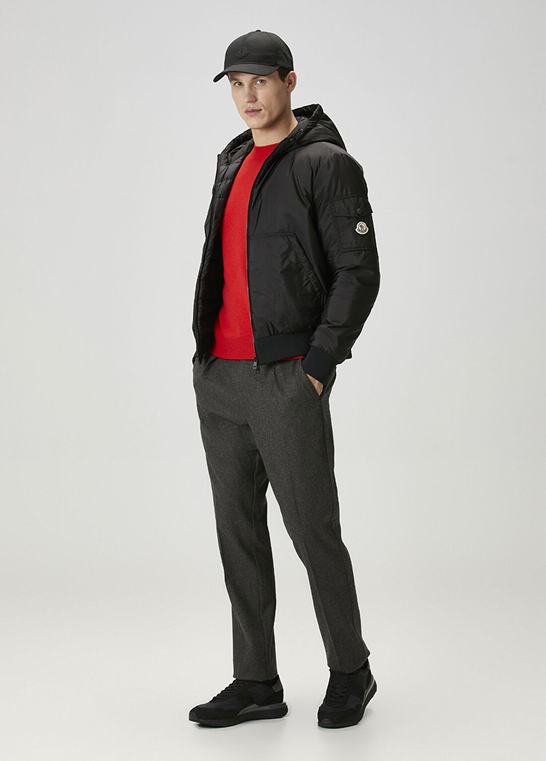 Moncler Siyah Kapüşonlu Mont görsel 2