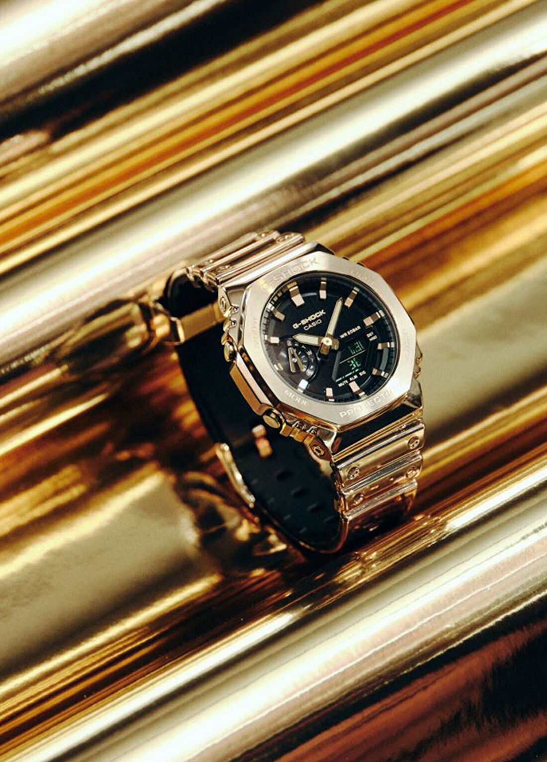 Casio G-Steel GM-5600YMG-9DR Altın Rengi Silikon Erkek Kol Saati görsel 2