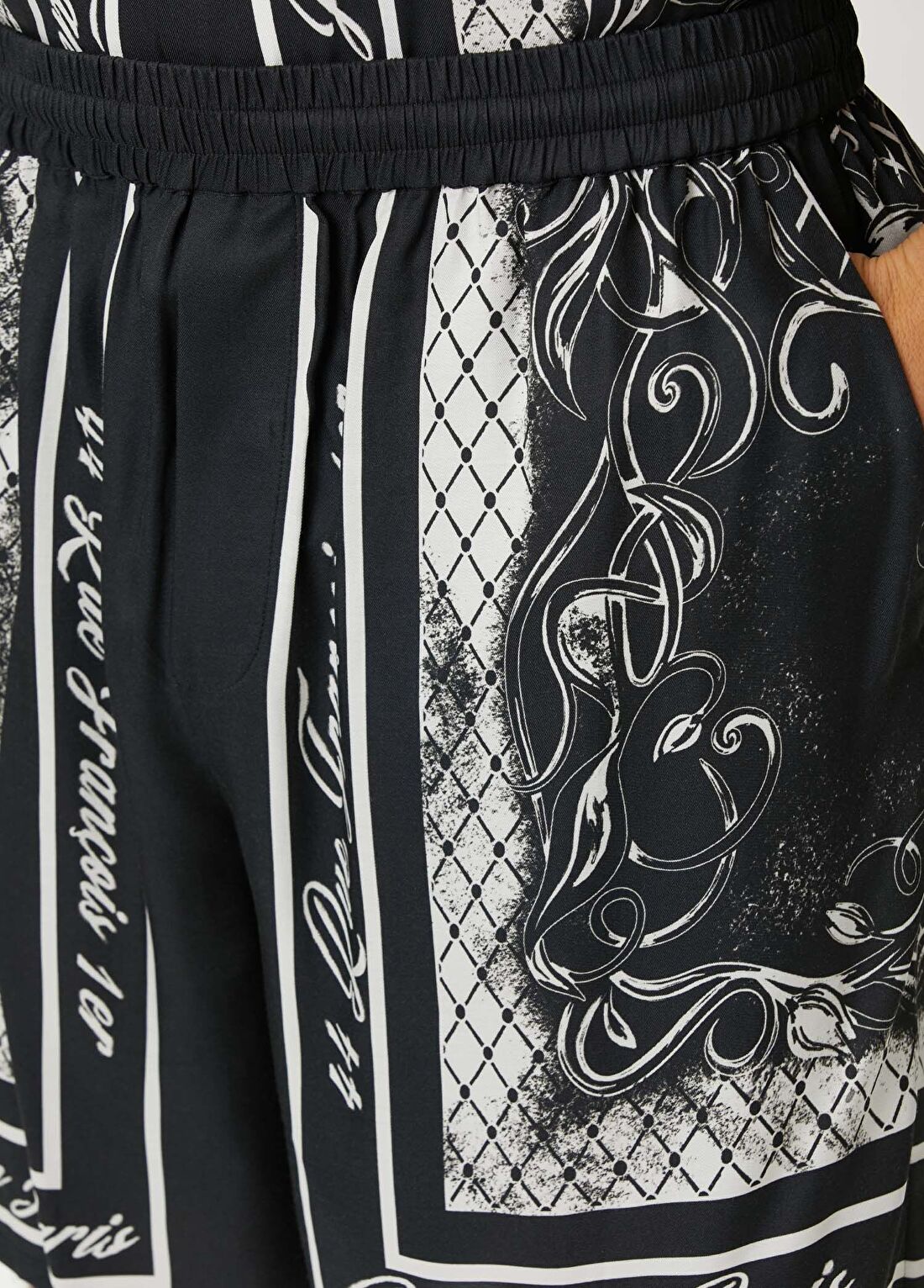 Balmain Siyah Beyaz Desenli Bermuda görsel 4