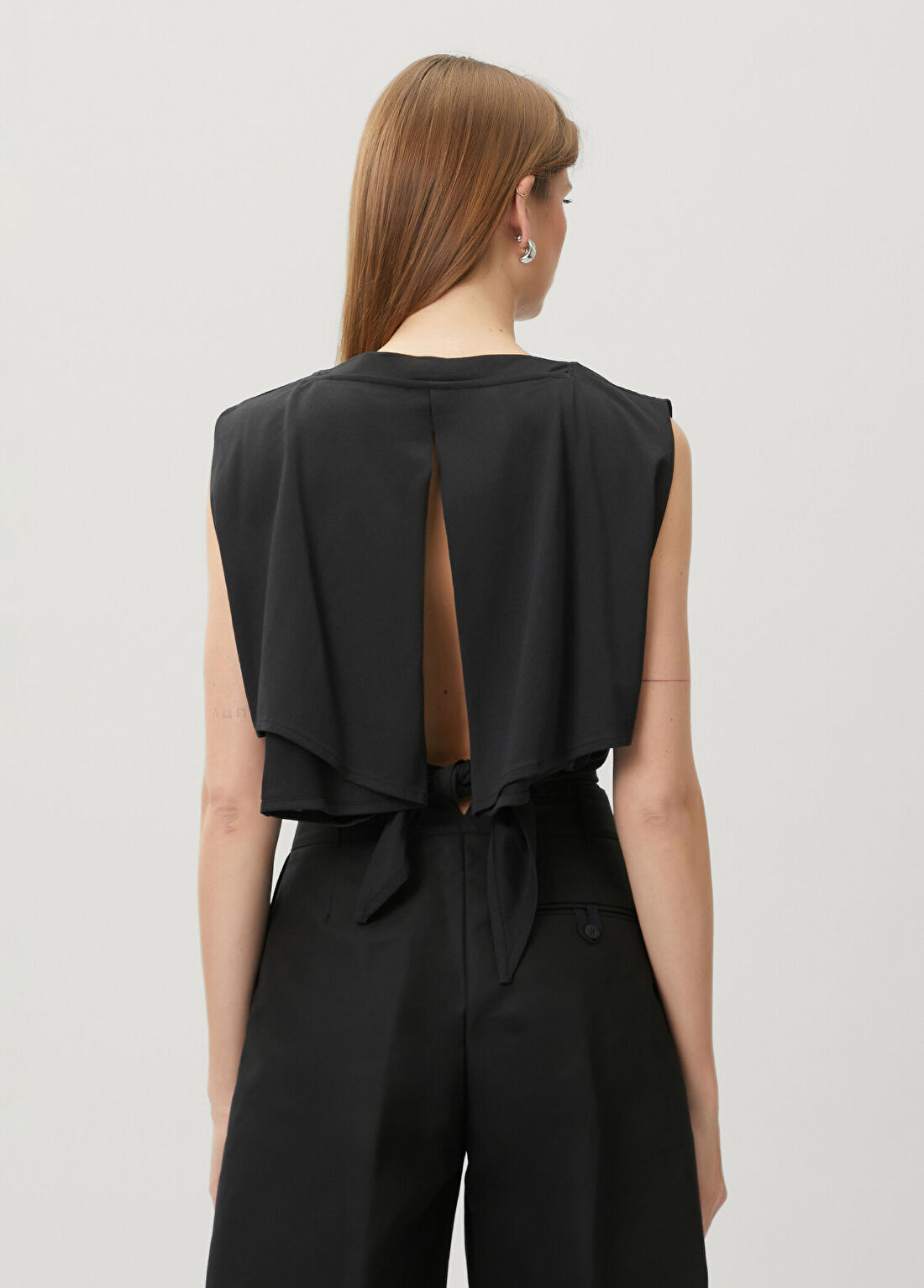 Jacquemus Le Marcel Siyah Crop Bluz görsel 4