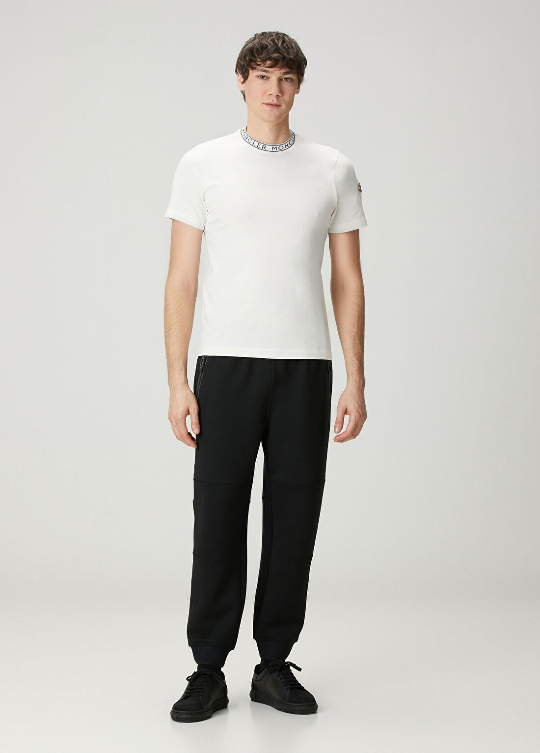 Moncler Beyaz Yakası Logo Jakarlı T-shirt görsel 2