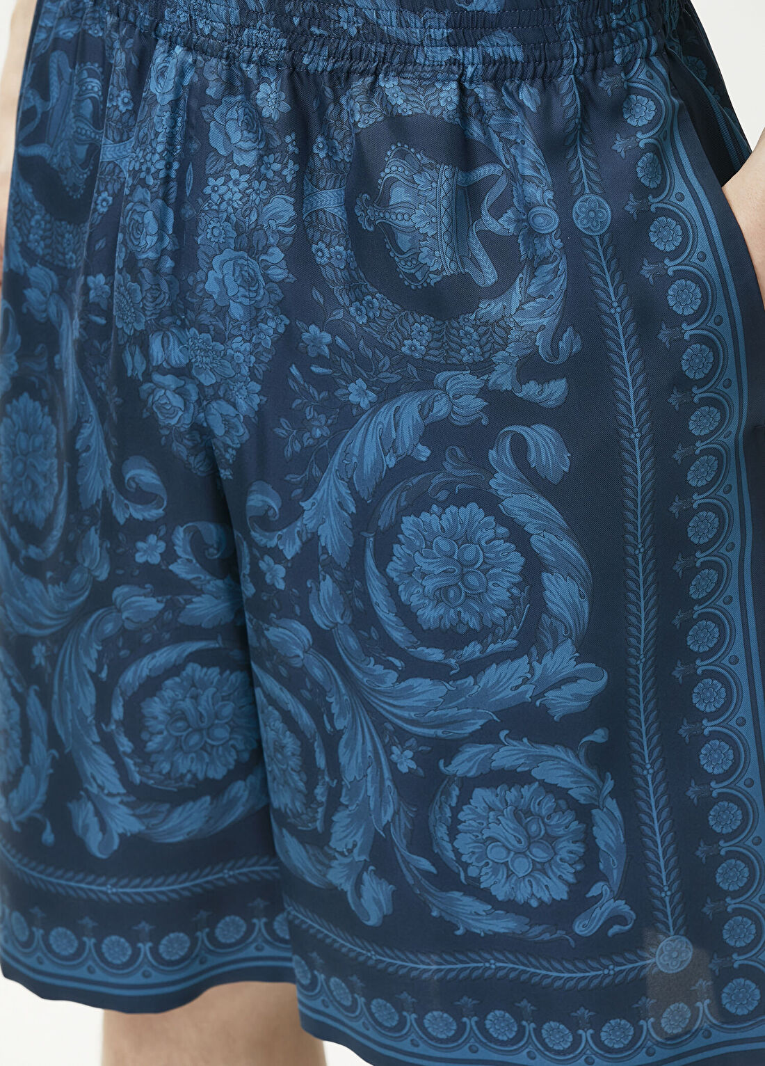 Versace Turkuaz Barok Desenli İpek Bermuda görsel 4