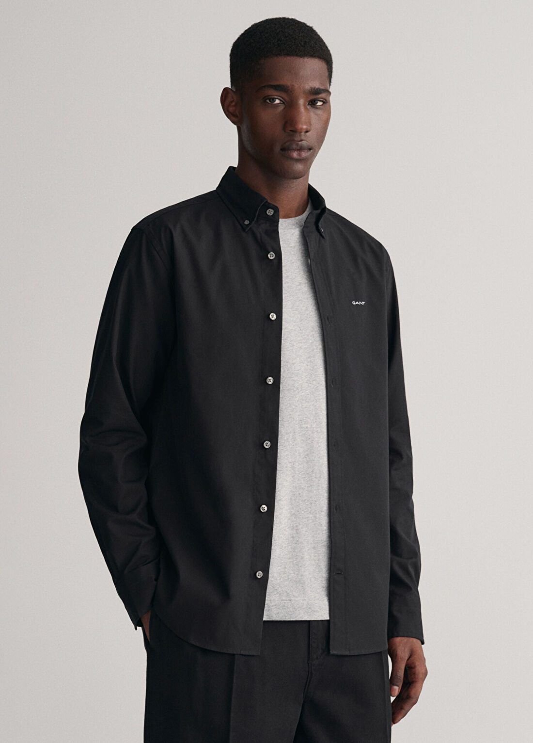 Gant Siyah Düğmeli Yaka Regular Fit Uzun Kollu Erkek Oxford Gömlek görsel 2