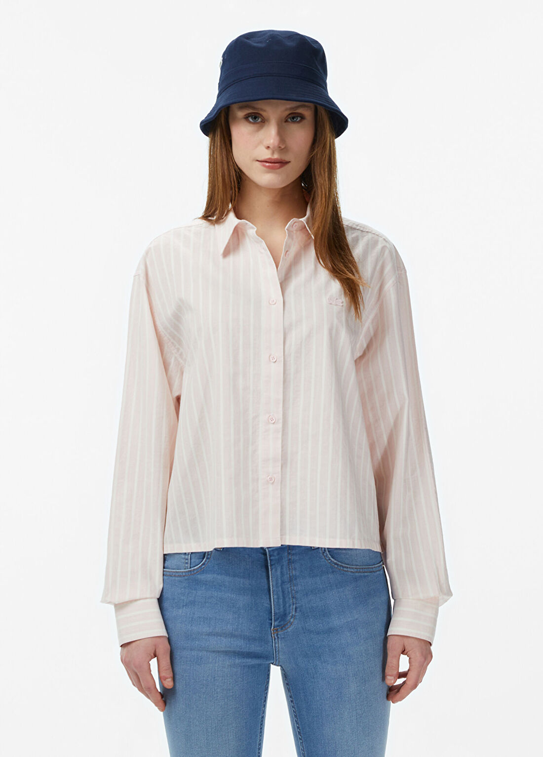 Lacoste Açık Pembe Çizgili Relaxed Fit Düğmeli Yaka Uzun Kollu Kadın Gömlek