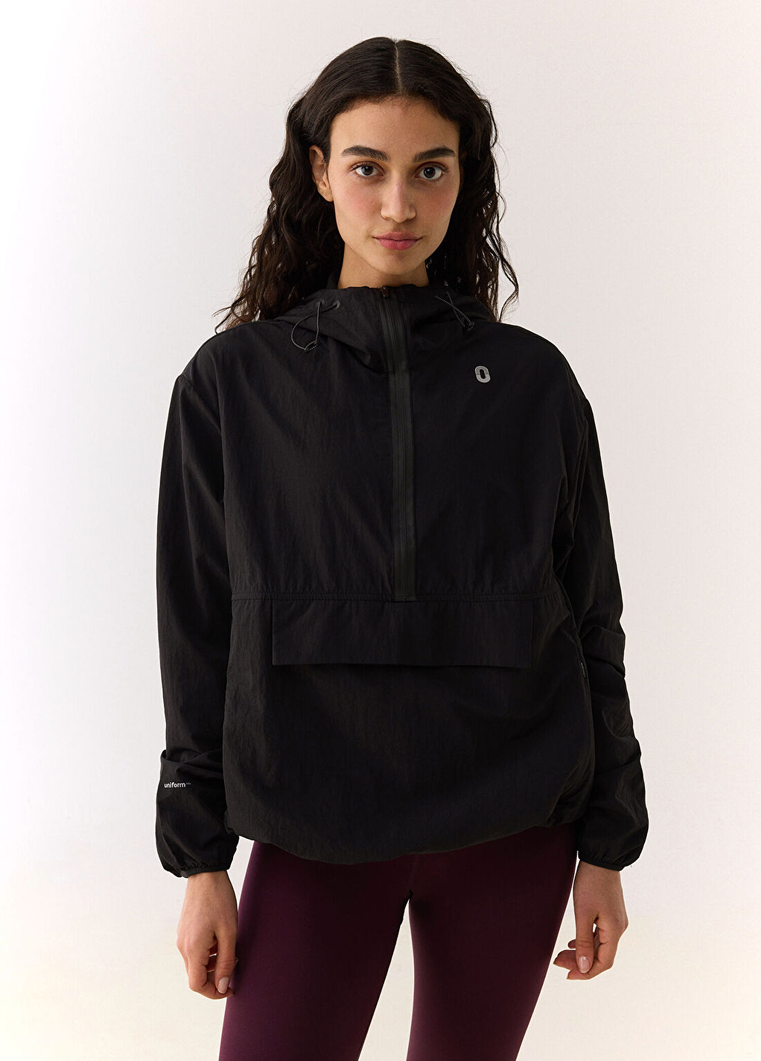 Uniform Athletics All-Around Windbreaker Night Siyah Kapüşonlu Unisex Yağmurluk görsel 4