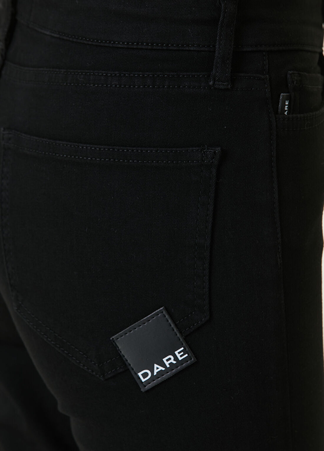 Dare London Sharp Siyah Boru Paça Kadın Jean Pantolon görsel 4