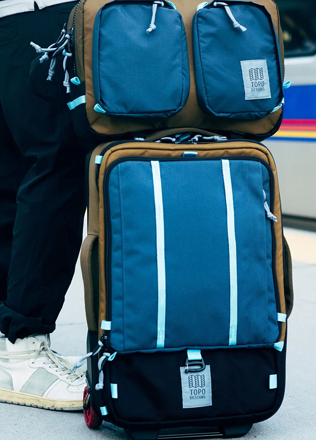 Topo Designs Global Roller Siyah Unisex Çanta Bavul görsel 3