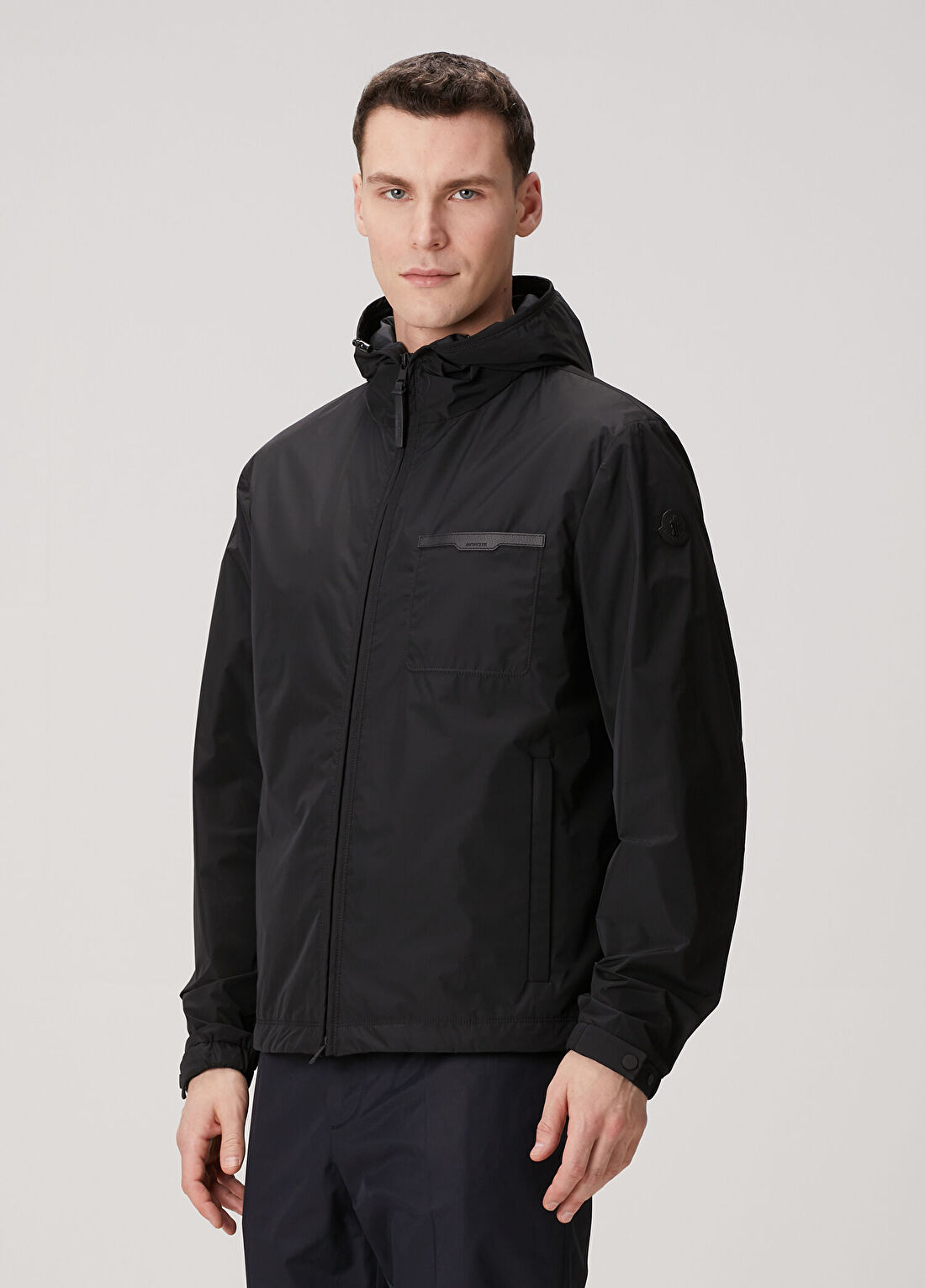 Moncler Siyah Kapüşonlu Mont
