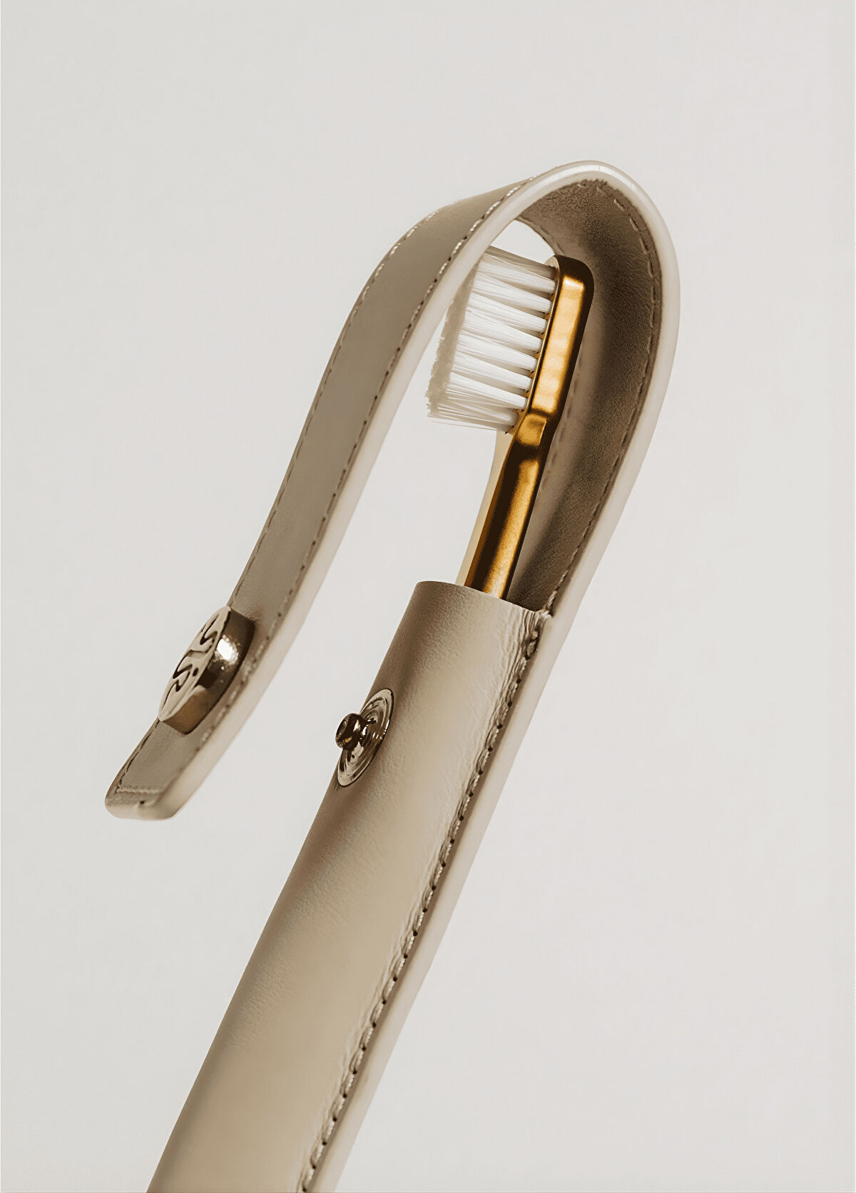 Aurezzi Gold White Medium Diş Fırçası ve Bej Deri Düğmeli Diş Fırçası Kılıfı - 3