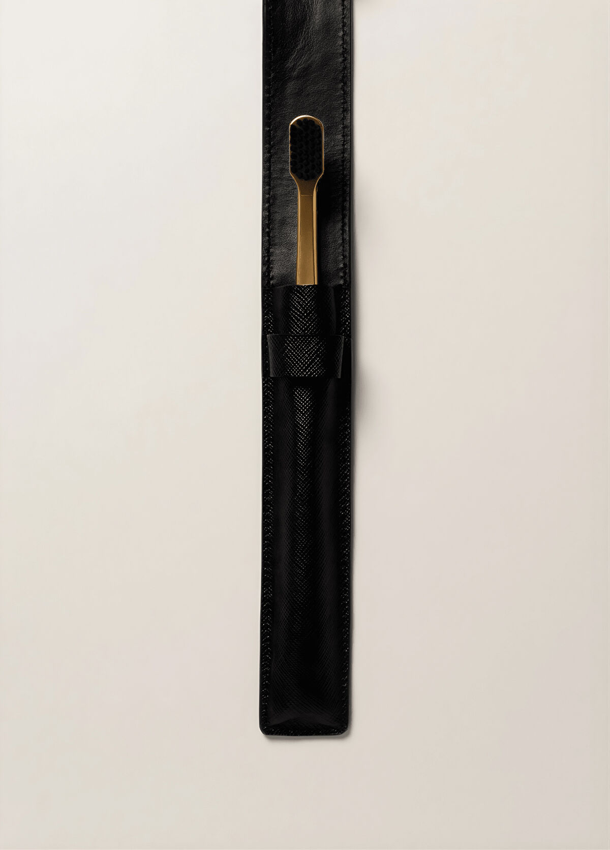 Aurezzi Gold Black Medium Diş Fırçası ve Siyah Deri Diş Fırçası Kılıfı   - 3