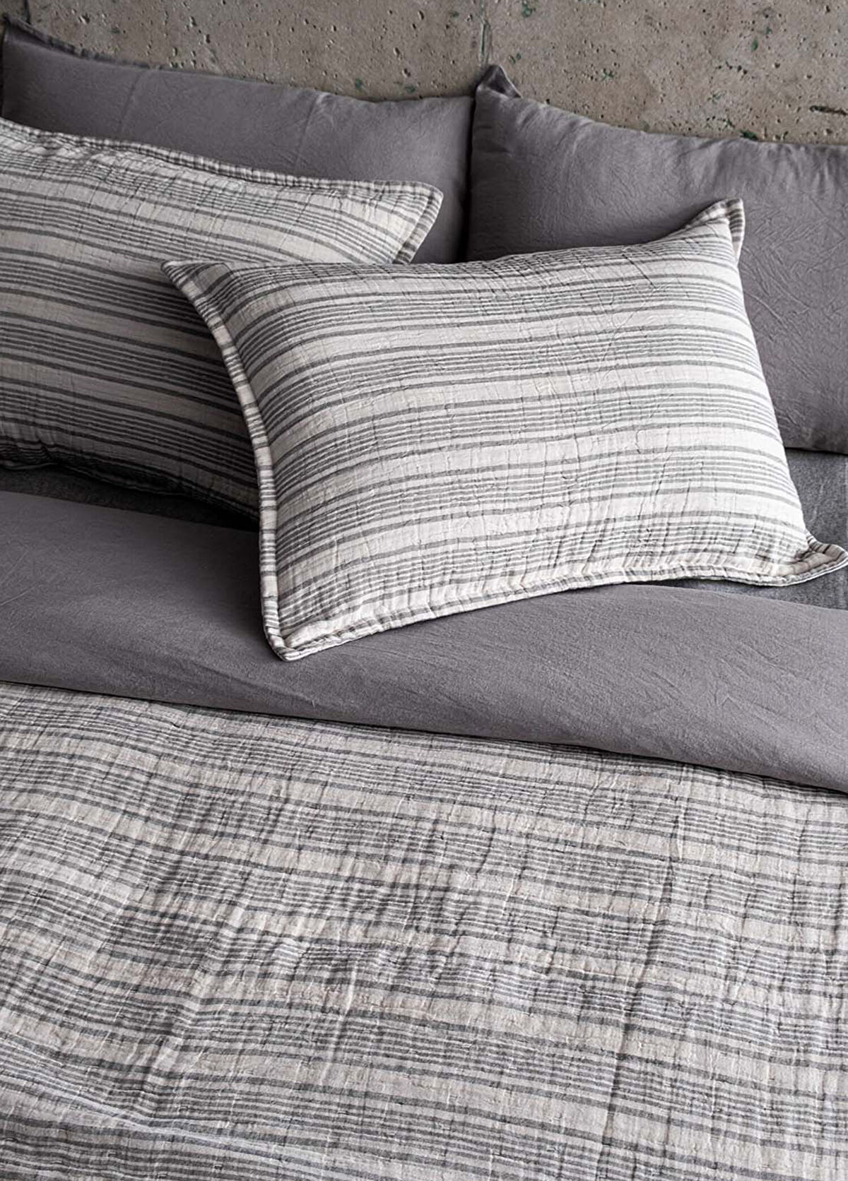 Barine Striped Siyah-Gri Müslin Çift Taraflı Battal Boy Yatak Örtüsü 240 x 260 cm - 3