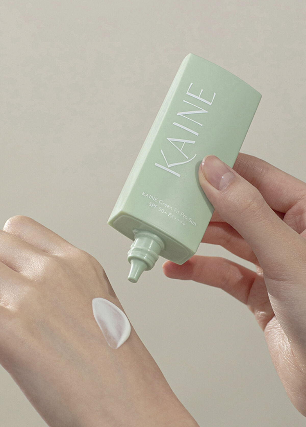 Kaine Green Fit Pro Sun SPF50+ PA++++ Bamboo and Green Tea Hybrid Sunscreen Cream 55 ml - 3