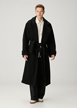 Siyah Kuşaklı Yün Kaban