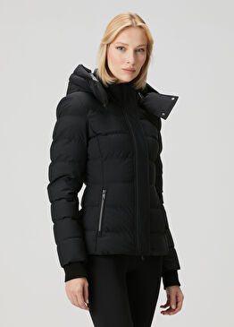 Siyah Kapüşonlu Kapitoneli Mont