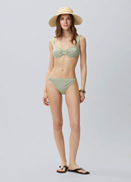 Yeşil Bikini Altı