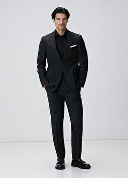 Siyah Çizgi Desenli Yün Takım Elbise