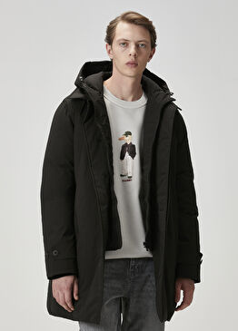 Siyah Kapüşonlu Kaban