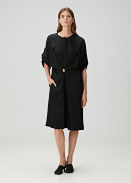 Siyah Düğme Detaylı Midi Elbise
