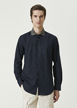 Lacivert Yakası Renkli Geometrik Desenli Gömlek