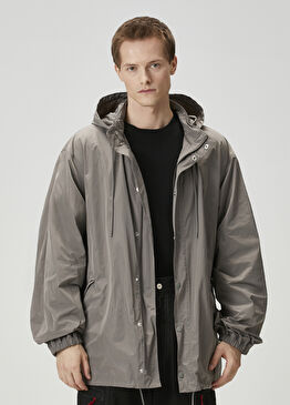 Gri Kapüşonlu Logo Baskılı Mont