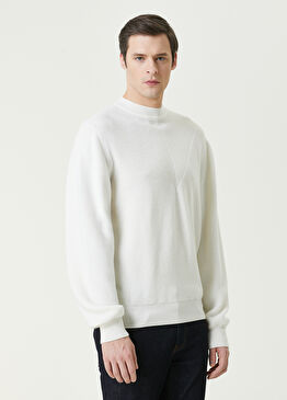 Beyaz Jakarlı Yün Kazak