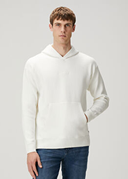 Beyaz Kapüşonlu Kazak