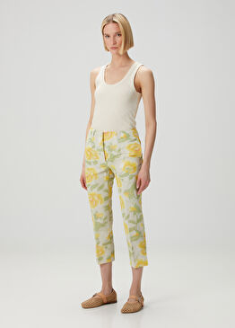 Beyaz Çiçek Desenli Cropped Pantolon