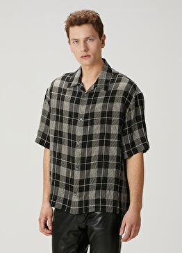 Siyah Beyaz Ekose Desenli Kısa Kollu Gömlek