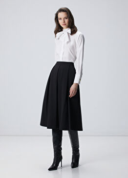 Siyah Geniş Pile Detaylı Diz Altı Etek