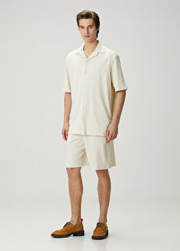 Kırık Beyaz Logo Motifli Bermuda