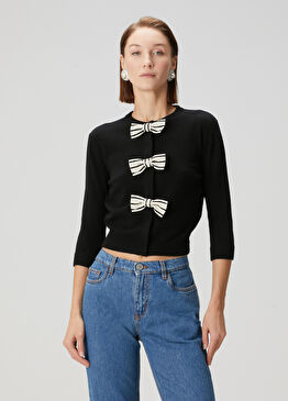 Siyah Fiyonk Detaylı Yün Hırka