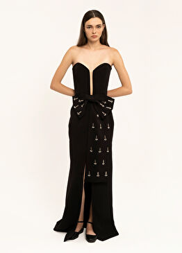 Siyah İşlemeli Fiyonk Detaylı Straplez Kadın Uzun Gece Elbise