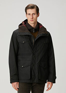 Siyah Kapüşonlu Kaban