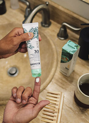 Badger Organik SPF30 Mavi Işık Korumalı Mineral Filtreli Yüz Güneş Kremi 50 ml - 6