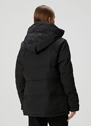 Siyah Kapüşonlu Mont - Görsel 6