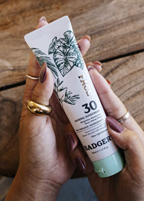 Badger Organik SPF30 Mavi Işık Korumalı Mineral Filtreli Yüz Güneş Kremi 50 ml - 4