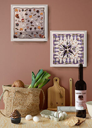 Un Poco Fondant Au Chocolate Wooden Framed Silk Scarf Painting - 4