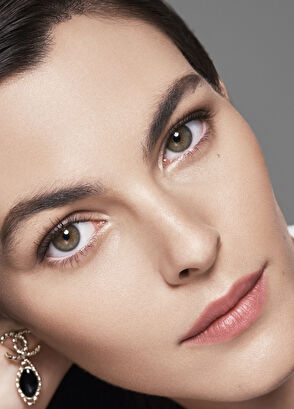 CHANEL Ultra Le Teint Le Ultra Kalıcılık Fondöten - 8