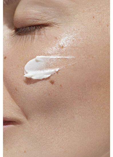 Elizabeth Arden Eight Hour Sun Defense For Face SPF50 Sunscreen High Protectıon Pa +++  Güneş Kremi 50 ml - 4