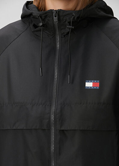 Essential Siyah Kapüşonlu Rüzgarlık - Görsel 6