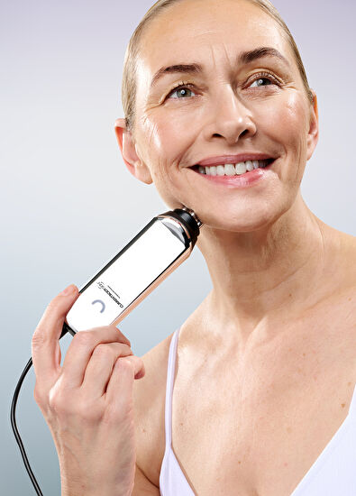 CurrentBody Skin Yaşlanma Karşıtı LED Yüz Maskesi + Radyo Frekanslı Cilt Sıkılaştırma Cihazı - 7