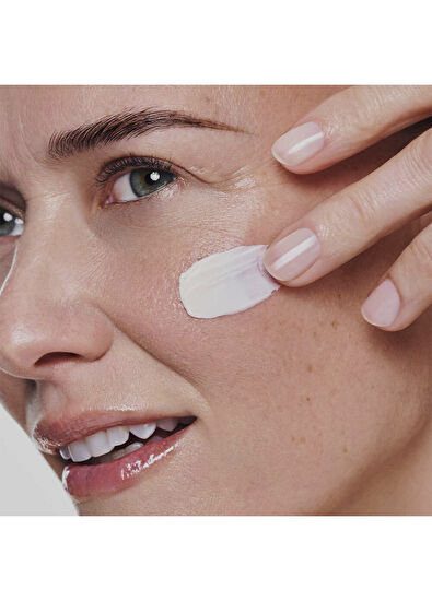 Clarins Extra Firming SPf15 Korumalı Tüm Cilt Tipleri İçin Sıkılaştırıcı & Dolgunluk Veren Gündüz Kremi 50 ml - 4