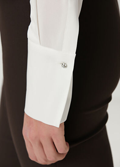 Kırık Beyaz Burgu Detaylı İpek Bluz - Görsel 8