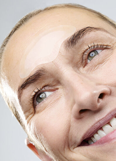 CurrentBody Skin Forehead Microneedling Patch Sıkılaştırıcı Göz Çevresi Bakım Maskesi  - 4