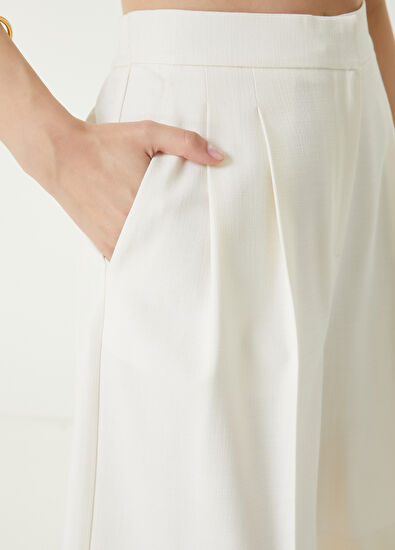 Beymen Club Kırık Beyaz Krep Şort - 5