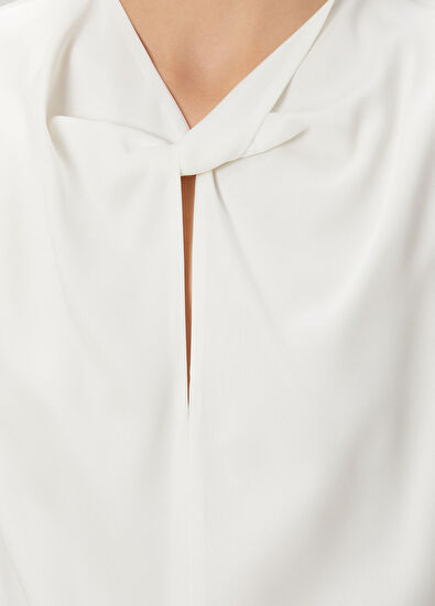 Kırık Beyaz Burgu Detaylı İpek Bluz - Görsel 7