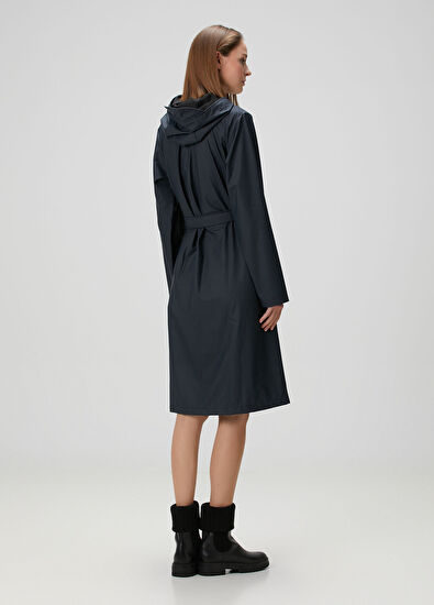 Lacivert Kapüşonlu Beli Kuşaklı Yağmurluk - Görsel 5