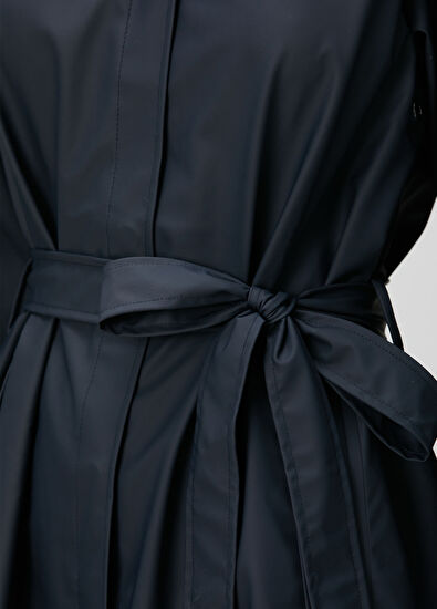 Lacivert Kapüşonlu Beli Kuşaklı Yağmurluk - Görsel 6