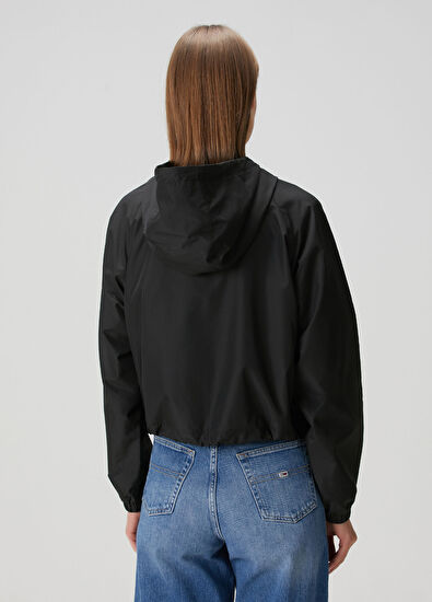 Essential Siyah Kapüşonlu Rüzgarlık - Görsel 5
